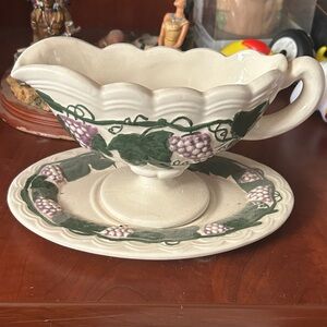 Grapevine Ceramic Gravy Boat with Saucer